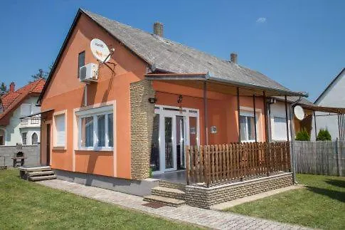Kelemen Nyaralo *